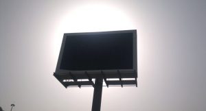 INVESTTECH-PRODUCENT-wynajem-ekranów-i-band-led-na-imprezy-i-eventy-mobilne-ekrany-LED-CENNIK-CENY-1024x553