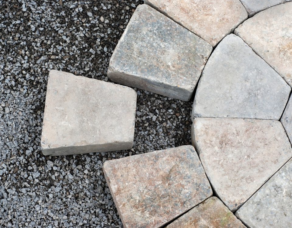 Kamień ogrodowy - Kamień naturalny - Dekoracje ogrodowe z kamienia - Hurtownia kamienia - Kamień dekoracyjny